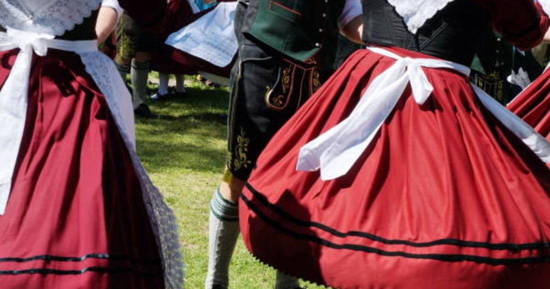 From Lederhosen to Dirndls: A Checklist for a Bavarian Wedding!
